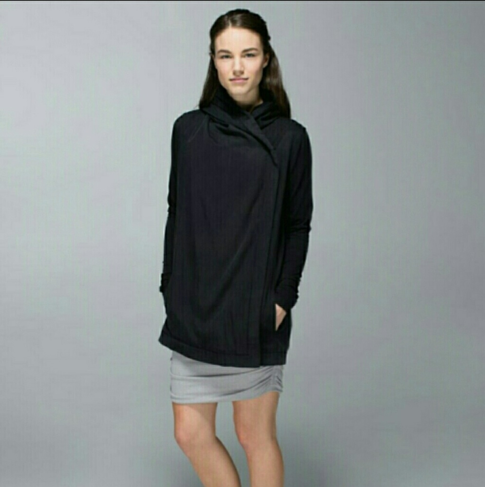 Lululemon Blissed Out Wrap sz 6 blk